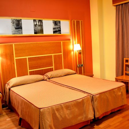 Hotel Carmen Ла-Карлота Екстер'єр фото