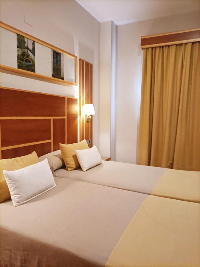 Hotel Carmen Ла-Карлота Екстер'єр фото