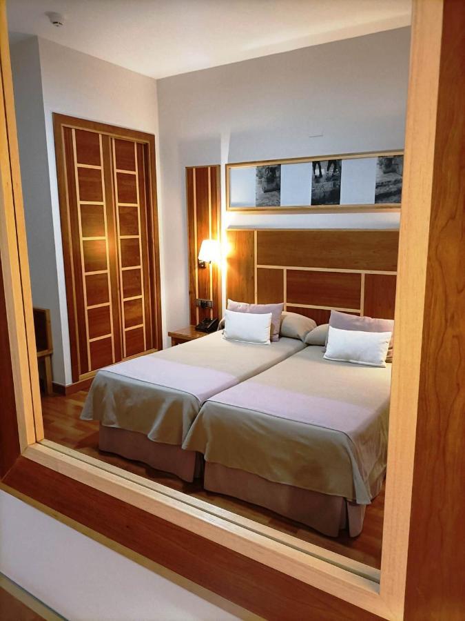 Hotel Carmen Ла-Карлота Екстер'єр фото