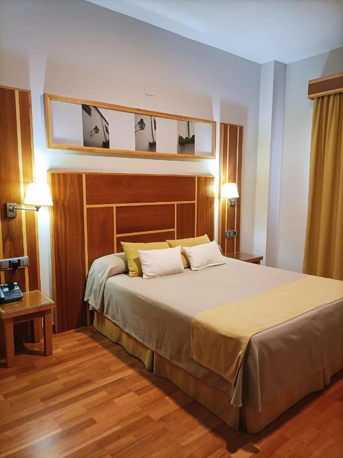 Hotel Carmen Ла-Карлота Екстер'єр фото