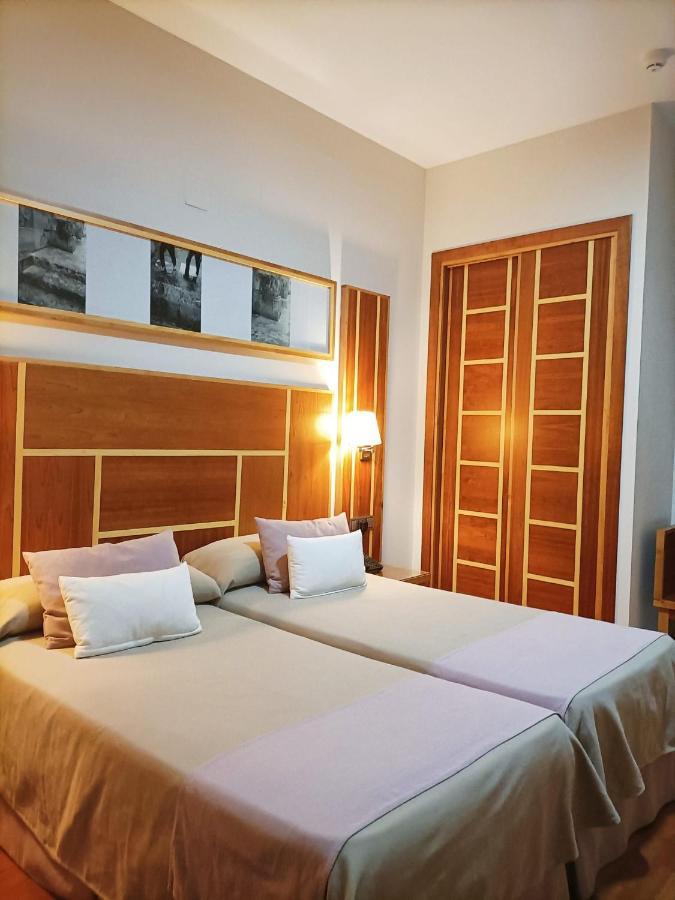 Hotel Carmen Ла-Карлота Екстер'єр фото