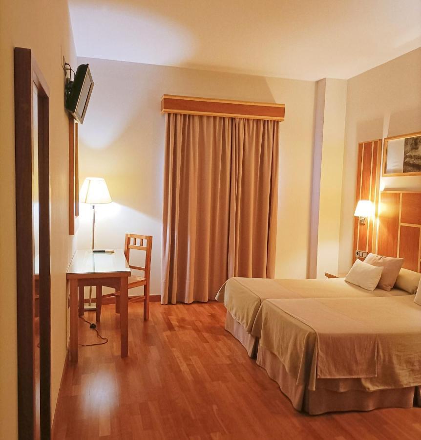 Hotel Carmen Ла-Карлота Екстер'єр фото