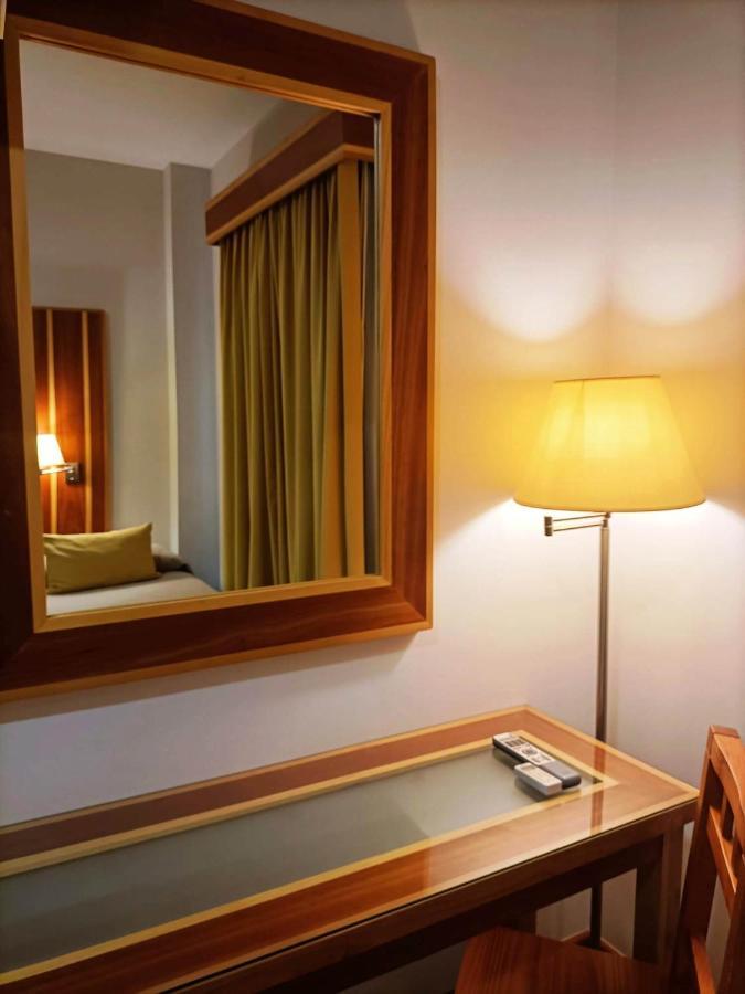 Hotel Carmen Ла-Карлота Екстер'єр фото