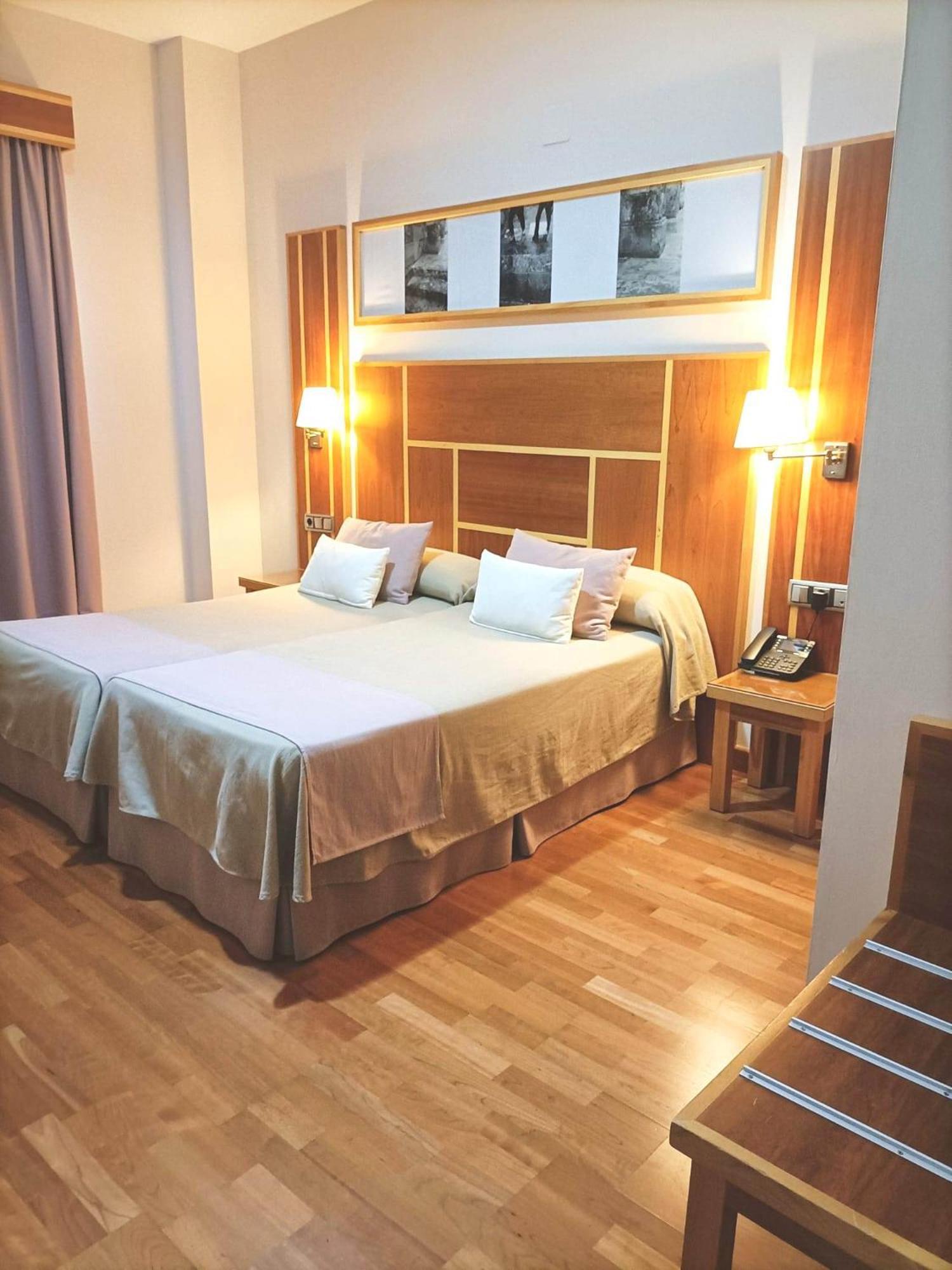 Hotel Carmen Ла-Карлота Екстер'єр фото