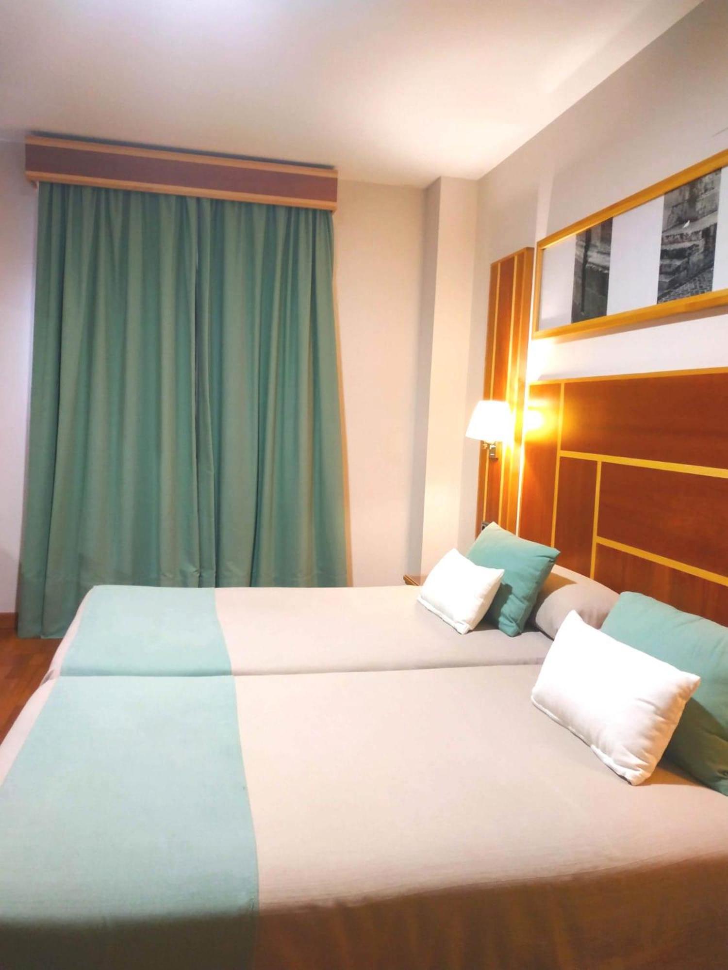 Hotel Carmen Ла-Карлота Екстер'єр фото
