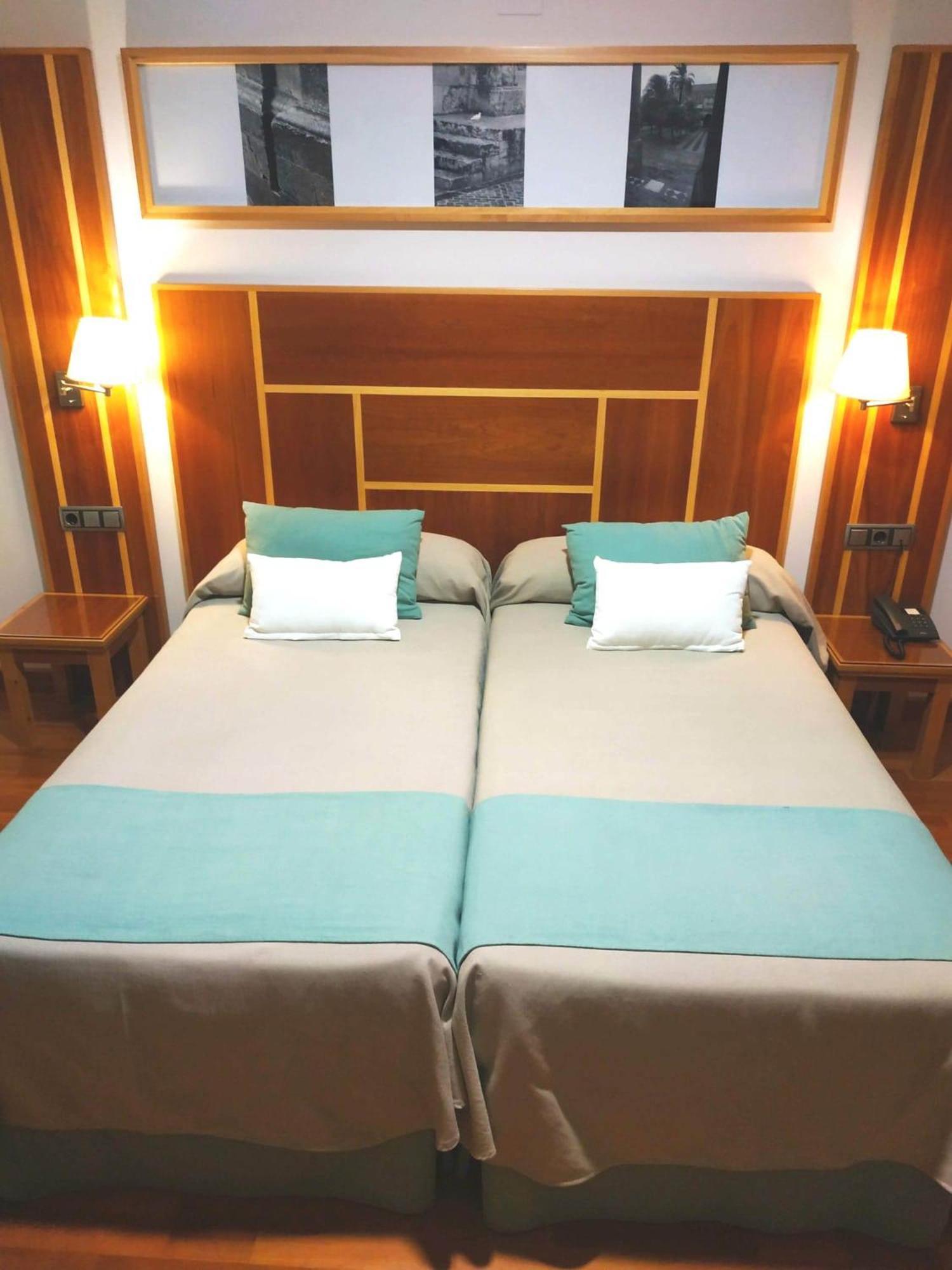 Hotel Carmen Ла-Карлота Екстер'єр фото