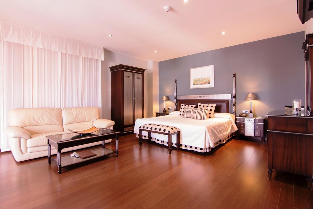 Hotel Carmen Ла-Карлота Екстер'єр фото